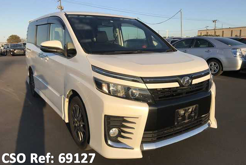 Toyota / Voxy 2014